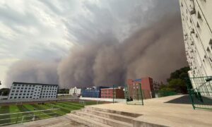 Extreme winds and sandstorm hit Harbin, turning daytime dark as severe convective weather strikes amid rare May high temperatures