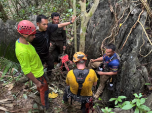 Race against time for two trapped in Laos cave as rescuers search for new ways in