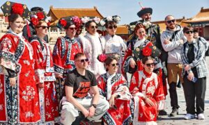 Foreign visitor flight bookings to Yiwu up 60%; Huaqiangbei in top 10 hotel districts: platform
